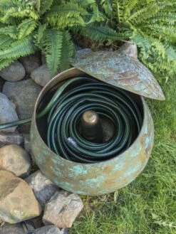 Acorn Hose Pot -Gardeners Supplies Sales 3 4 crop 8613361 01V