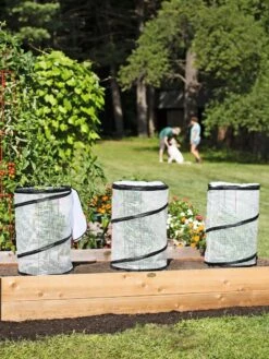 Pop-Up Tomato Accelerator -Gardeners Supplies Sales 8589749 2212 tif