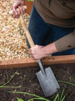 Gardener’s Lifetime Perennial Spade With Short T-Handle -Gardeners Supplies Sales 8600310 3318 tif